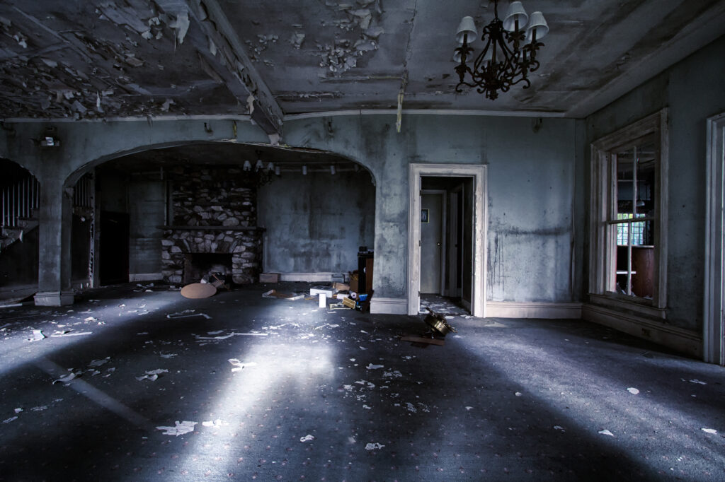 Hide and Eek! Crimes Committed in Haunted Houses -2